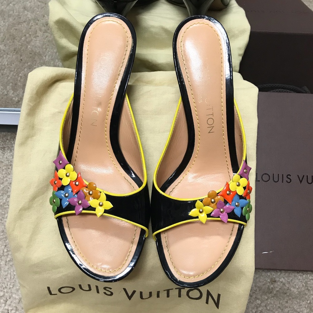 💯% Authentic Louis Vuitton flower ornate heels